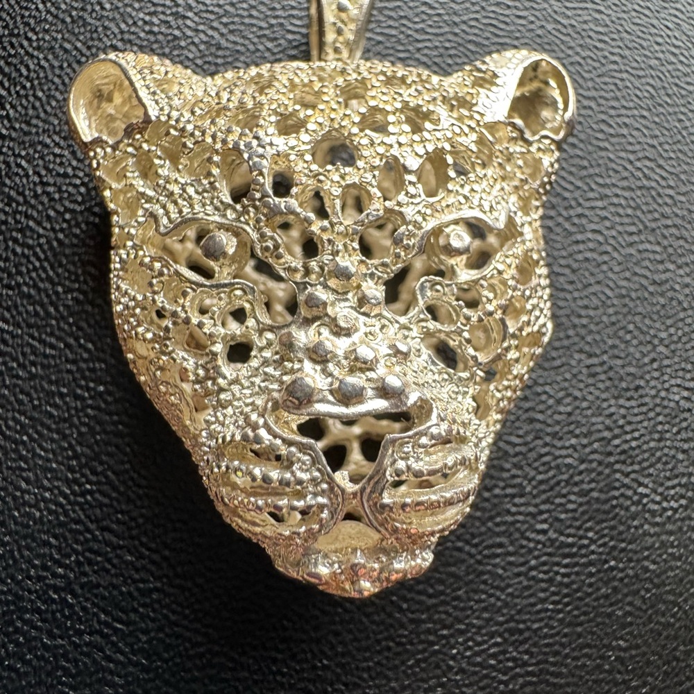 Vintage Leopard Head Silver tone 3 Dimensional Necklace Pendant